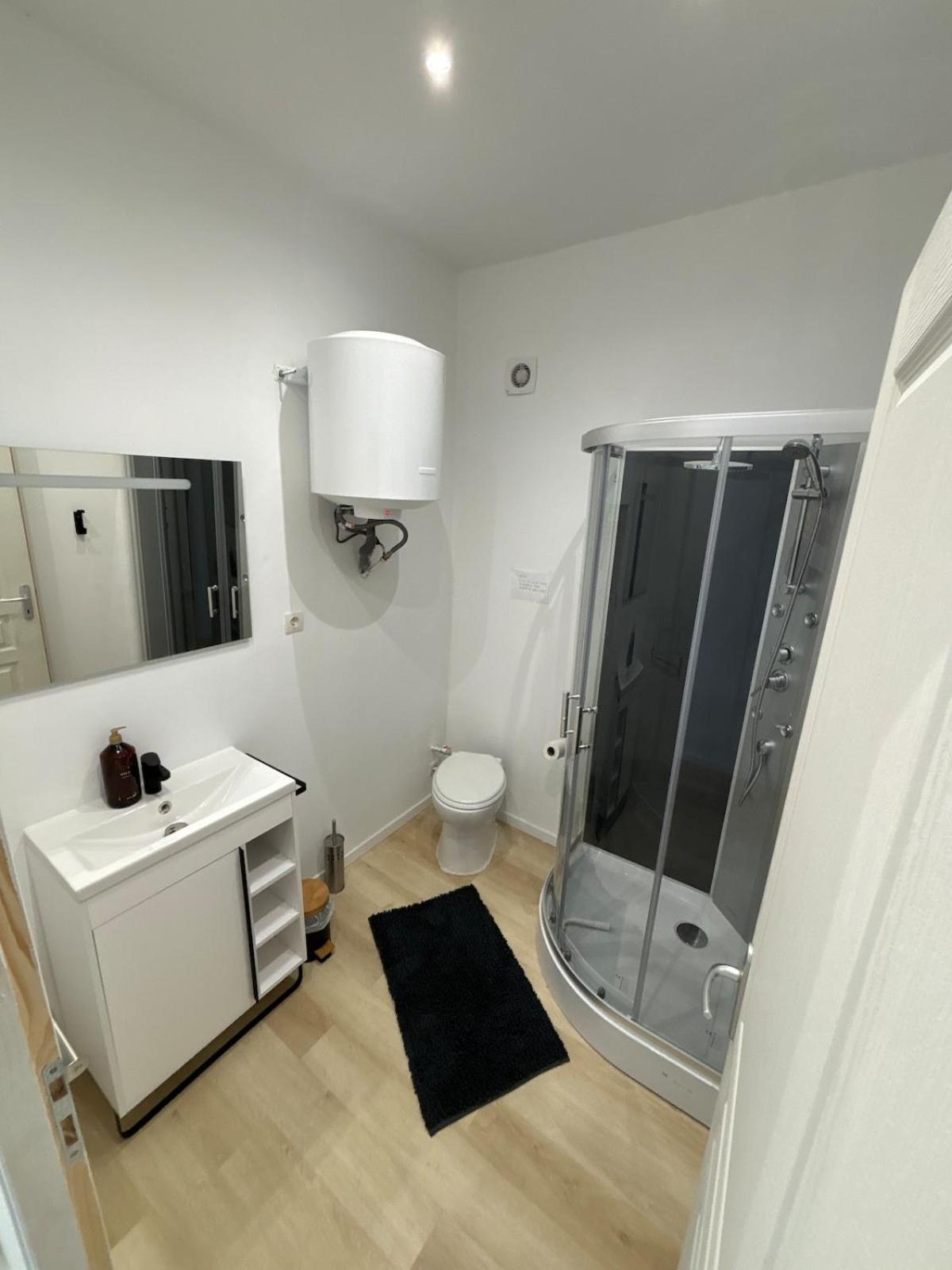 Studio En Provence Avec Piscine La Barben Екстериор снимка