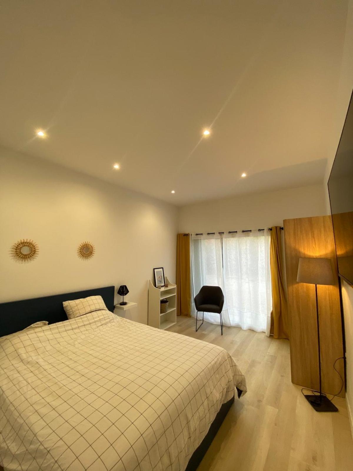 Studio En Provence Avec Piscine La Barben Екстериор снимка