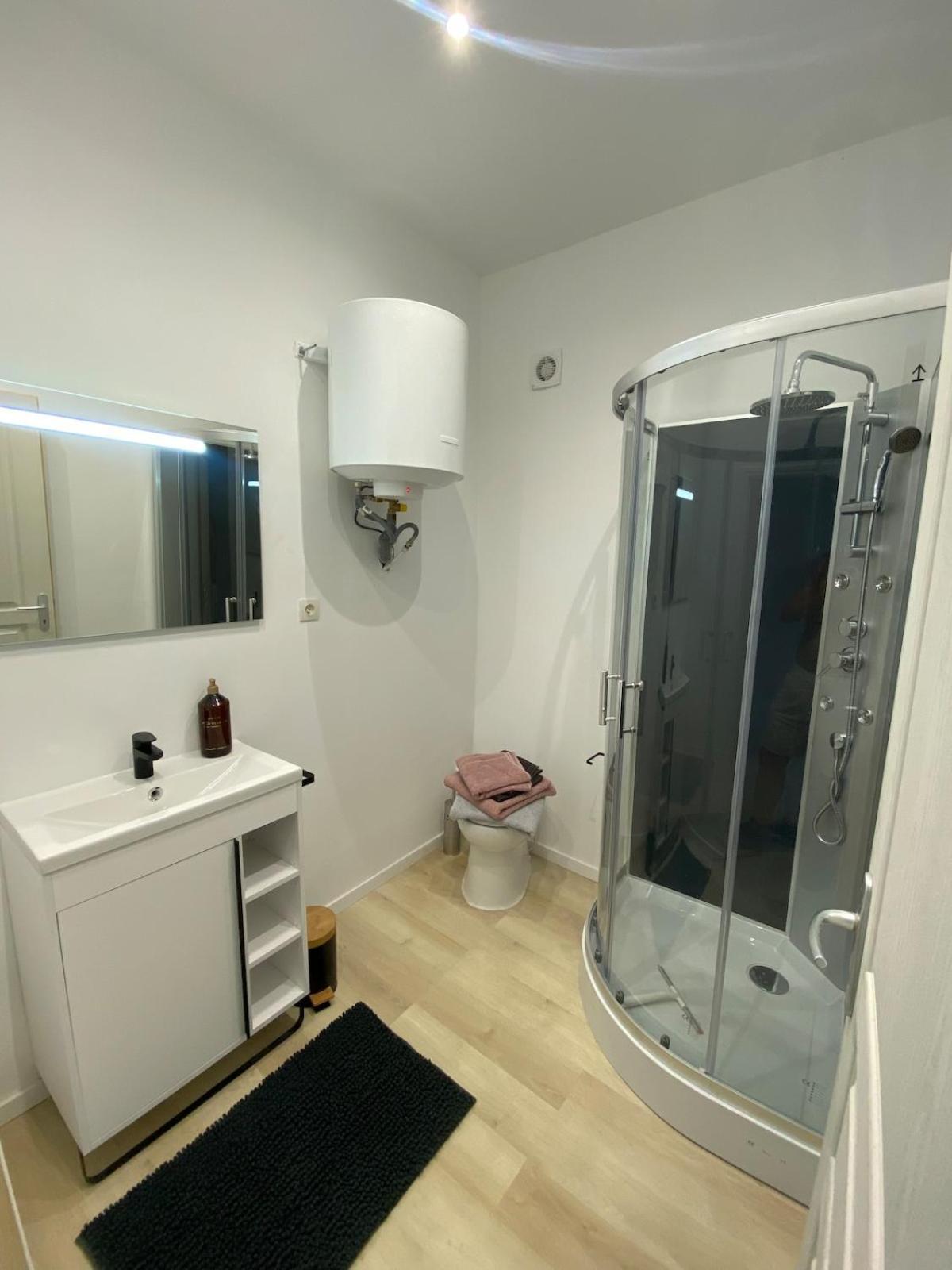 Studio En Provence Avec Piscine La Barben Екстериор снимка