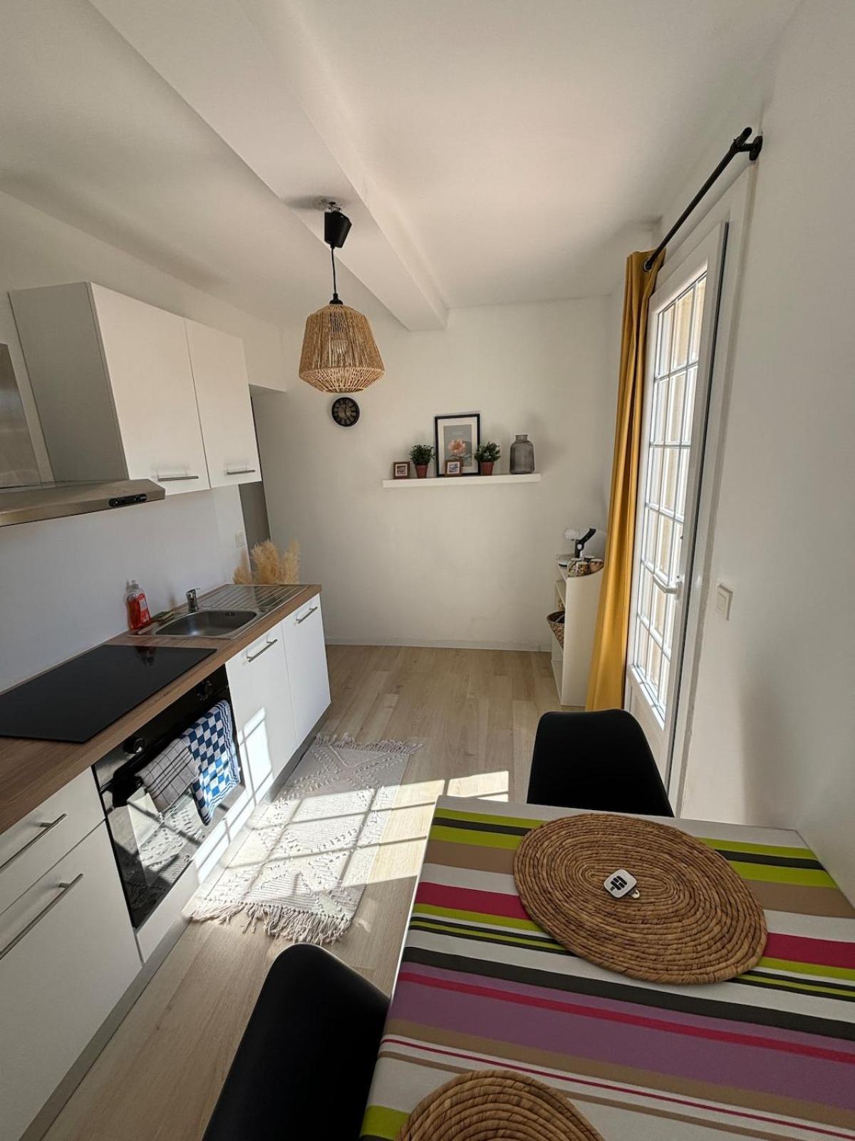 Studio En Provence Avec Piscine La Barben Екстериор снимка