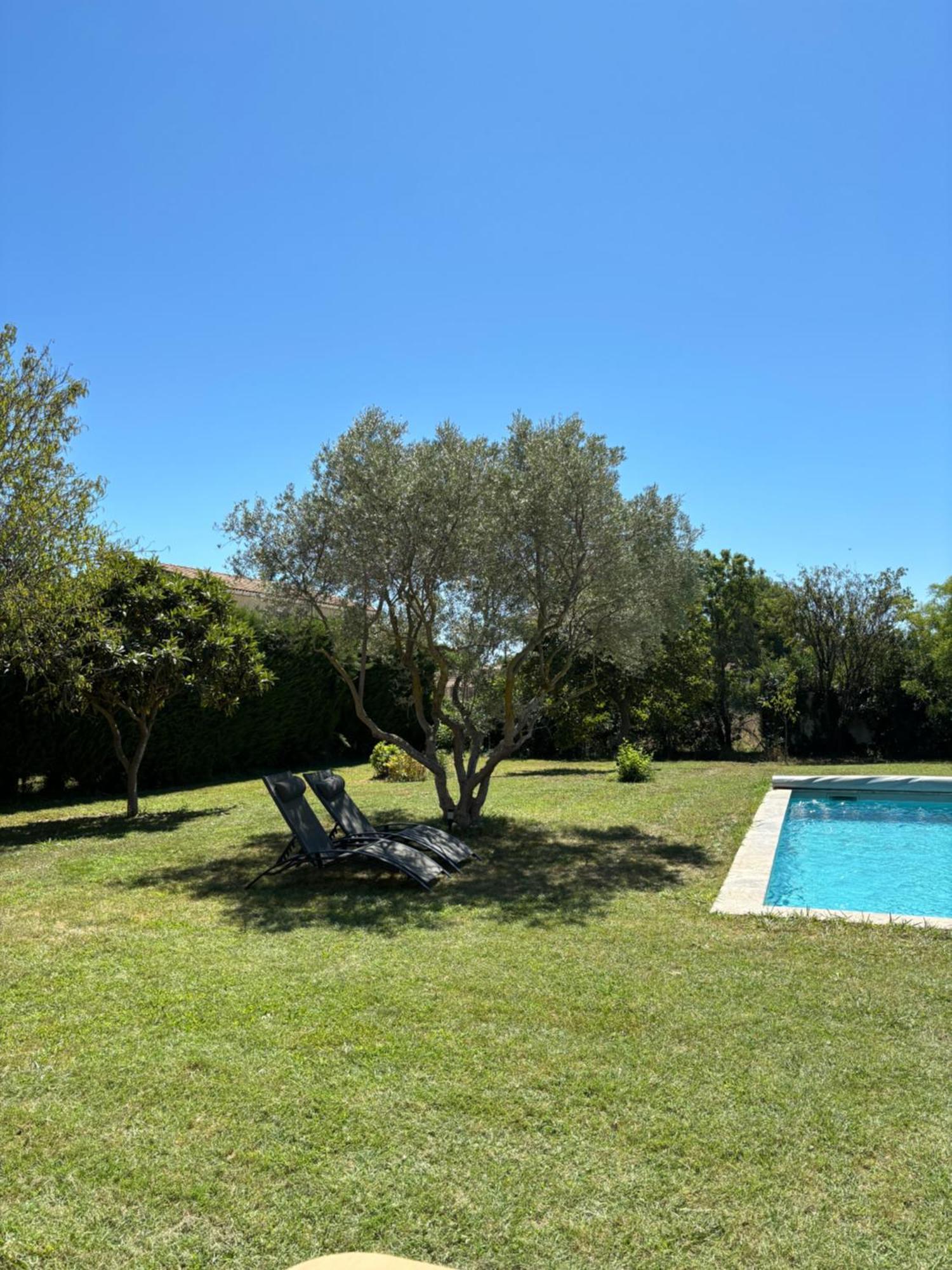 Studio En Provence Avec Piscine La Barben Екстериор снимка